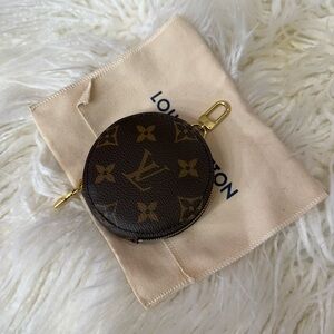 Authentic Louis Vuitton round coin purse with clip brown monogram black interior